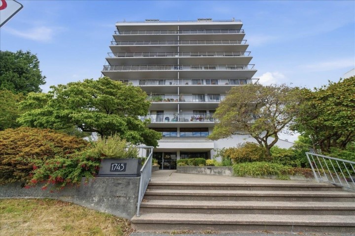 Photo 28 at 802 - 1745 Esquimalt Avenue, Ambleside, West Vancouver