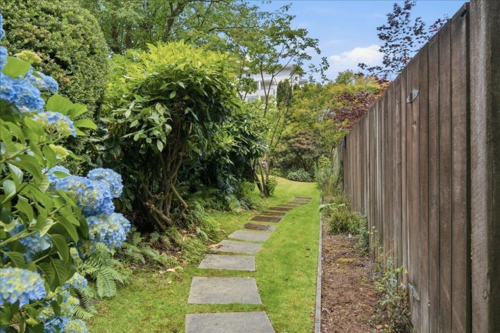 Photo 34 at 802 - 1745 Esquimalt Avenue, Ambleside, West Vancouver