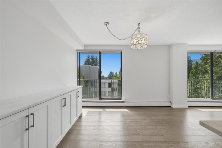 Photo 10 at 802 - 1745 Esquimalt Avenue, Ambleside, West Vancouver
