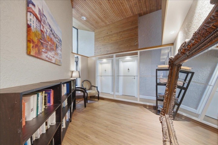 Photo 33 at 802 - 1745 Esquimalt Avenue, Ambleside, West Vancouver