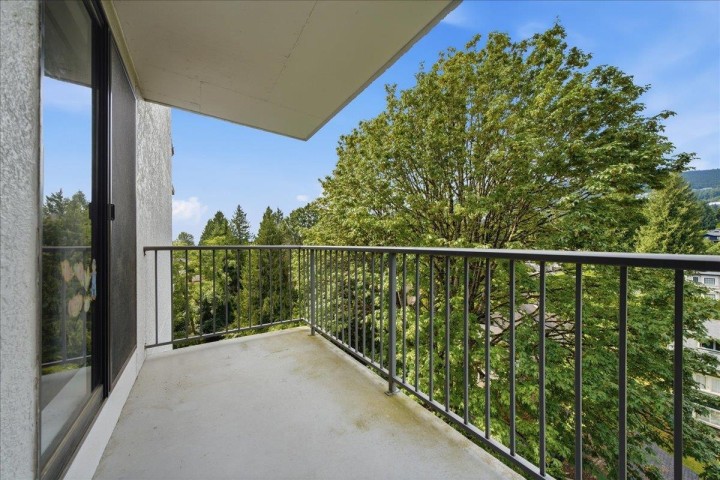Photo 14 at 802 - 1745 Esquimalt Avenue, Ambleside, West Vancouver