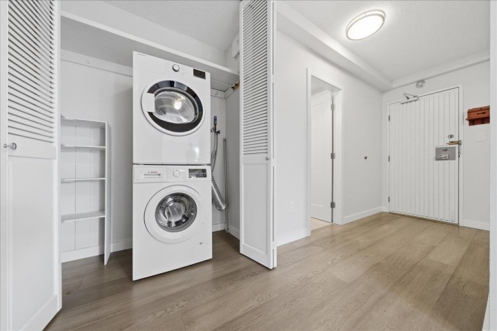 Photo 11 at 802 - 1745 Esquimalt Avenue, Ambleside, West Vancouver