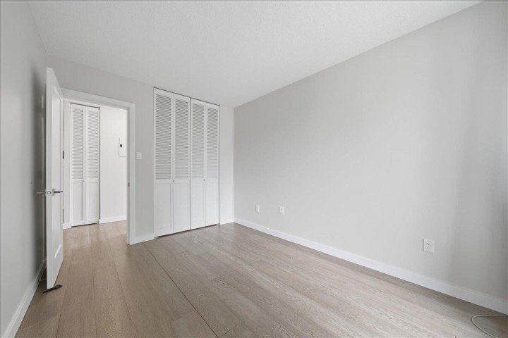 Photo 25 at 802 - 1745 Esquimalt Avenue, Ambleside, West Vancouver