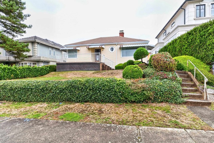 Photo 2 at 2345 W 18th Avenue, Arbutus, Vancouver West