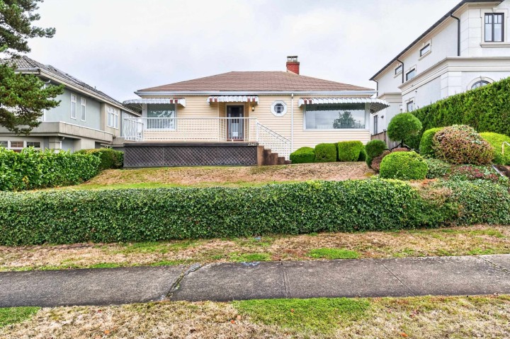 Photo 1 at 2345 W 18th Avenue, Arbutus, Vancouver West