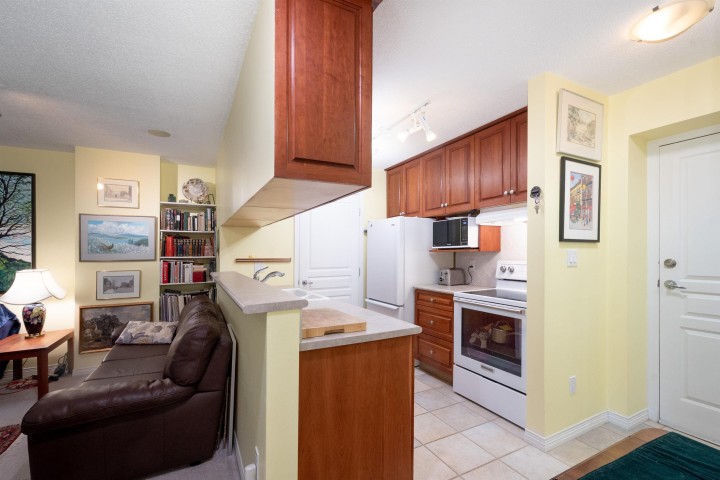 Photo 5 at 805 - 5639 Hampton Place, University VW, Vancouver West