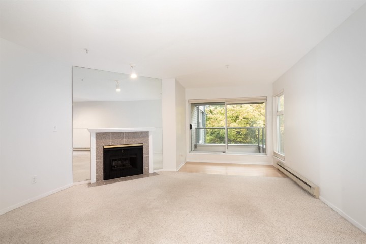 Photo 3 at 210 - 2250 W 3rd Avenue, Kitsilano, Vancouver West