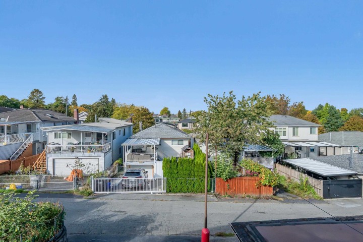 Photo 17 at 4195 Nanaimo Street, Victoria VE, Vancouver East