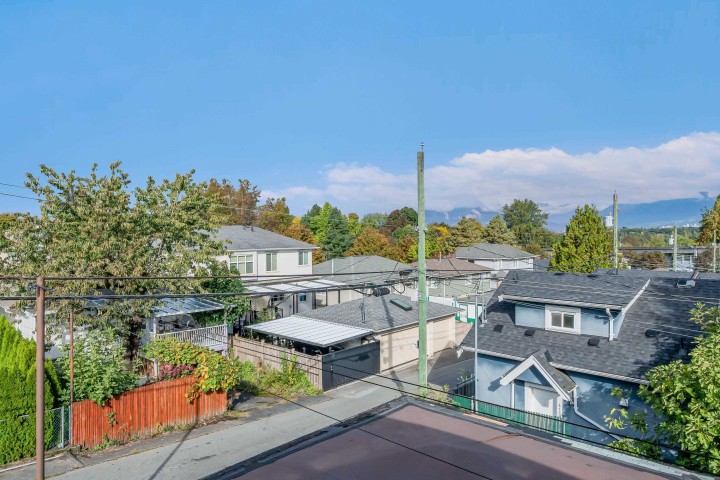 Photo 16 at 4195 Nanaimo Street, Victoria VE, Vancouver East