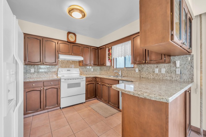 Photo 10 at 4195 Nanaimo Street, Victoria VE, Vancouver East