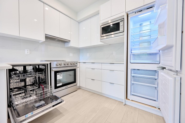 Photo 8 at 406 - 5399 Joyce Street, Collingwood VE, Vancouver East