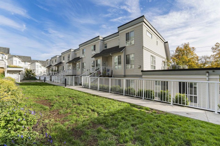 Photo 10 at 26 - 2723 North E Kent Avenue, South Marine, Vancouver East