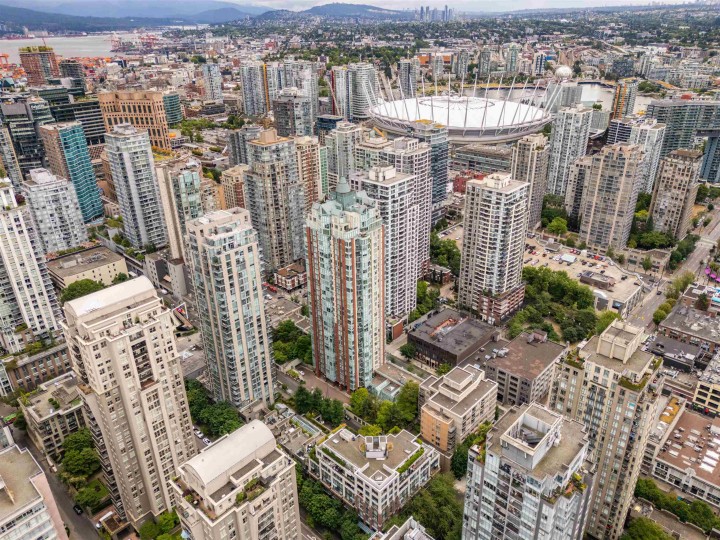 Photo 24 at 303 - 988 Richards Street, Yaletown, Vancouver West
