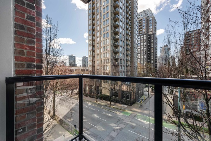 Photo 21 at 303 - 988 Richards Street, Yaletown, Vancouver West