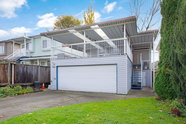 Photo 3 at 2865 Grant Street, Renfrew VE, Vancouver East