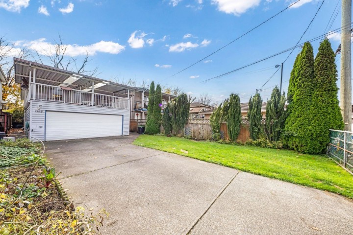 Photo 4 at 2865 Grant Street, Renfrew VE, Vancouver East