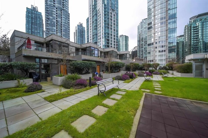 Photo 27 at 303 - 1211 Melville Street, Coal Harbour, Vancouver West