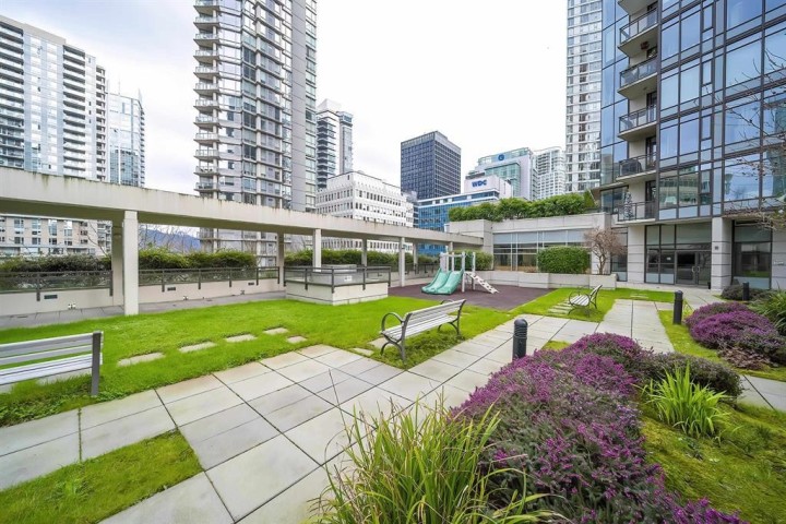Photo 28 at 303 - 1211 Melville Street, Coal Harbour, Vancouver West