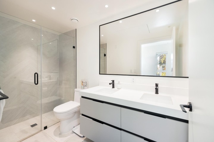 Photo 13 at 204 - 2235 E Broadway Street, Grandview Woodland, Vancouver East
