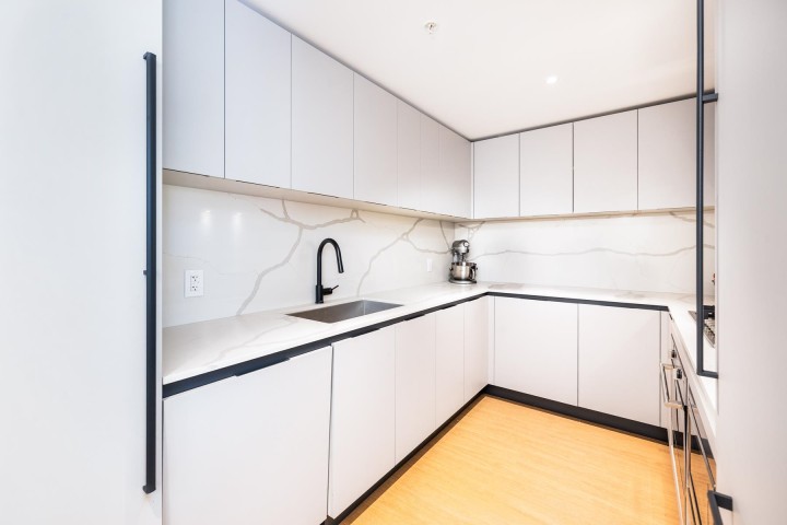 Photo 10 at 204 - 2235 E Broadway Street, Grandview Woodland, Vancouver East