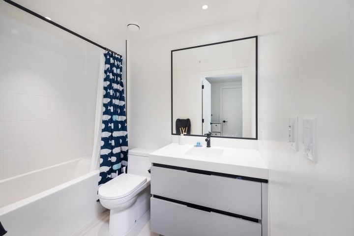 Photo 15 at 204 - 2235 E Broadway Street, Grandview Woodland, Vancouver East