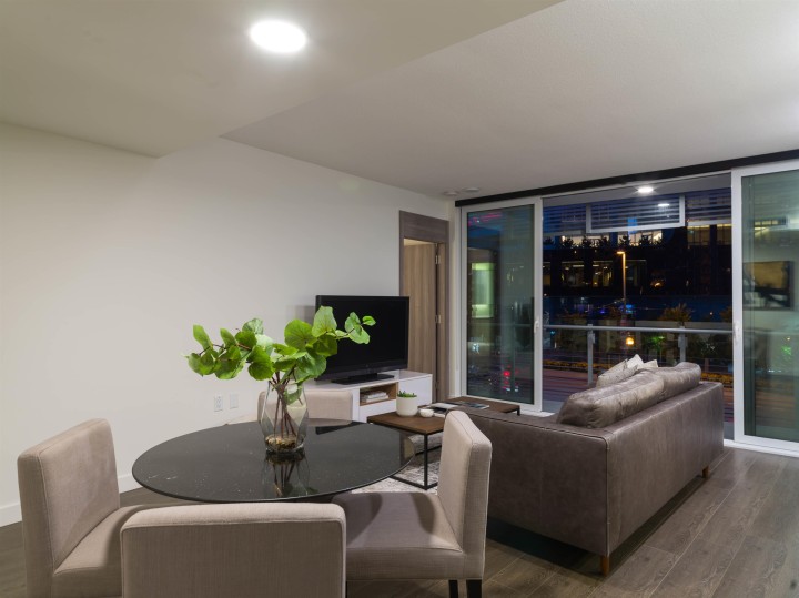 Photo 4 at 306 - 89 Nelson Street, Yaletown, Vancouver West