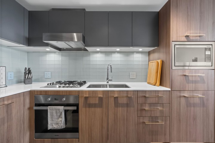 Photo 5 at 603 - 4638 Gladstone Street, Victoria VE, Vancouver East