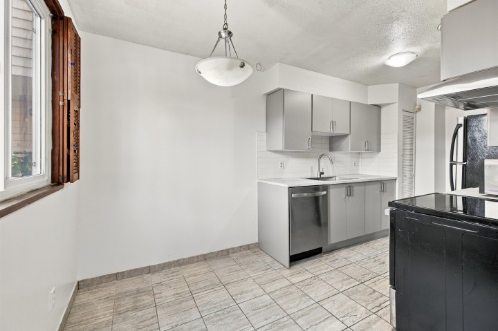 Photo 14 at 64 - 3433 E 49th Avenue, Killarney VE, Vancouver East
