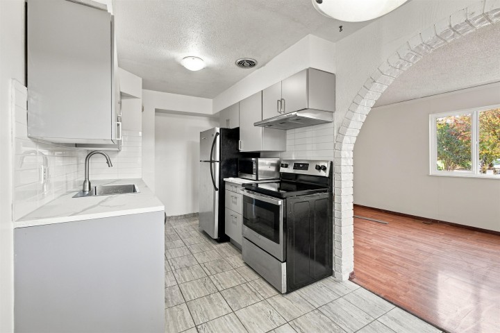 Photo 15 at 64 - 3433 E 49th Avenue, Killarney VE, Vancouver East