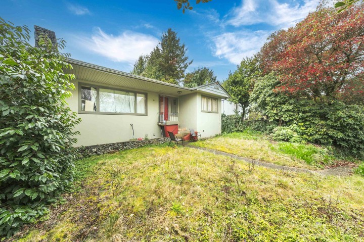 Photo 2 at 14 W 37th Avenue, Cambie, Vancouver West