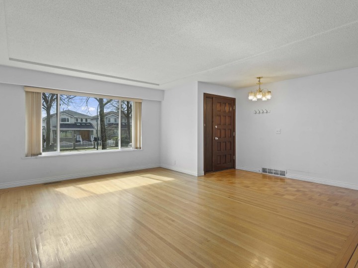 Photo 4 at 3369 Price Street, Collingwood VE, Vancouver East