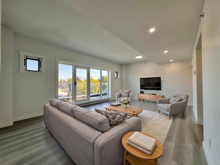 Photo 4 at 800 - 2528 E Broadway, Renfrew Heights, Vancouver East