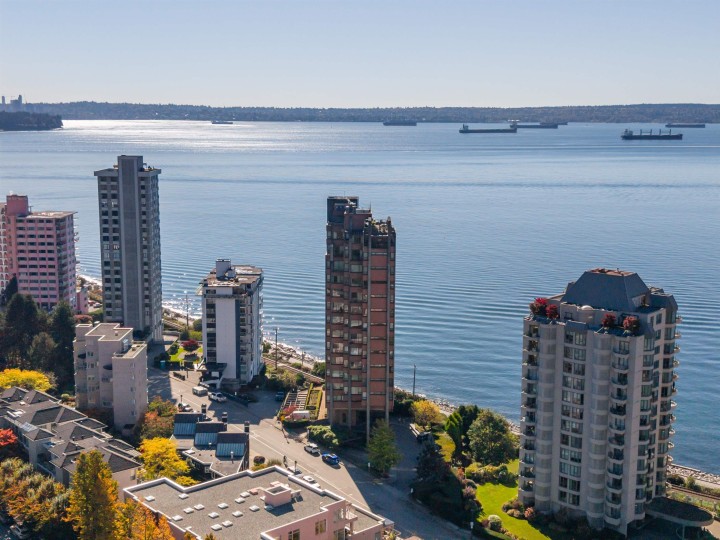 Photo 38 at 9 - 2250 Bellevue Avenue, Dundarave, West Vancouver