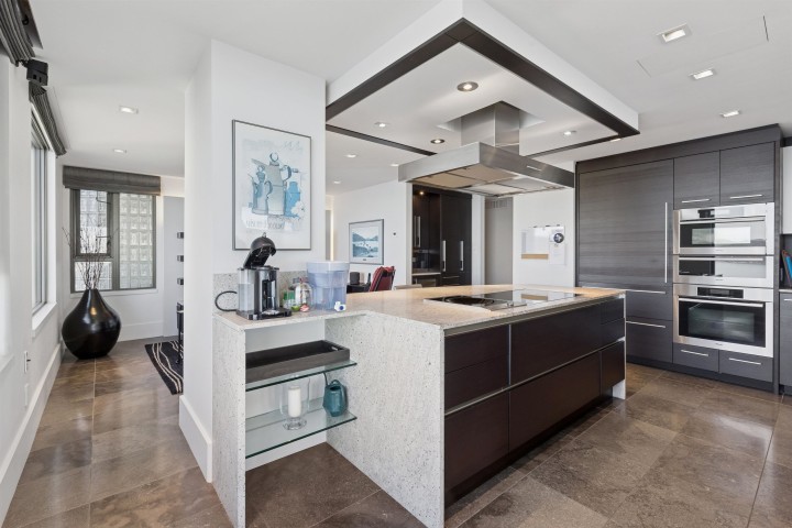 Photo 18 at 9 - 2250 Bellevue Avenue, Dundarave, West Vancouver