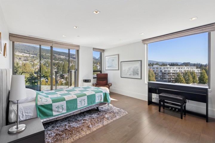 Photo 31 at 9 - 2250 Bellevue Avenue, Dundarave, West Vancouver