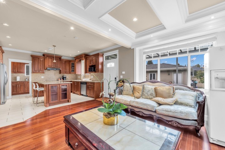 Photo 6 at 725 W 61st Avenue, Marpole, Vancouver West