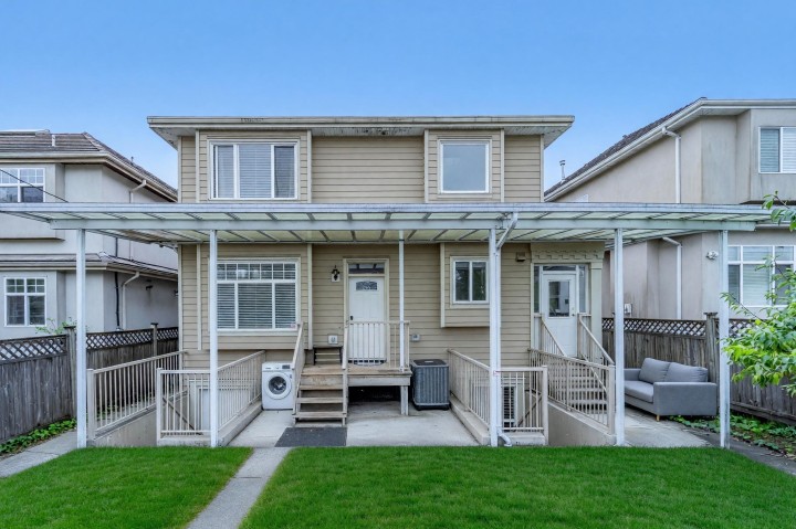 Photo 5 at 725 W 61st Avenue, Marpole, Vancouver West