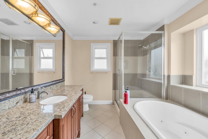Photo 9 at 725 W 61st Avenue, Marpole, Vancouver West