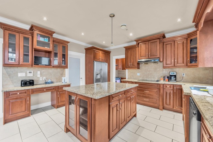 Photo 8 at 725 W 61st Avenue, Marpole, Vancouver West