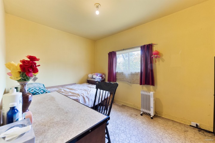 Photo 12 at 824 Semlin Drive, Hastings, Vancouver East
