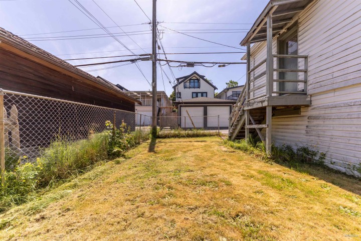 Photo 7 at 824 Semlin Drive, Hastings, Vancouver East