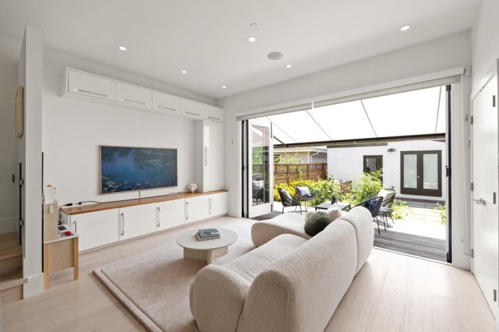 Photo 12 at 506 E 18th Avenue, Fraser VE, Vancouver East
