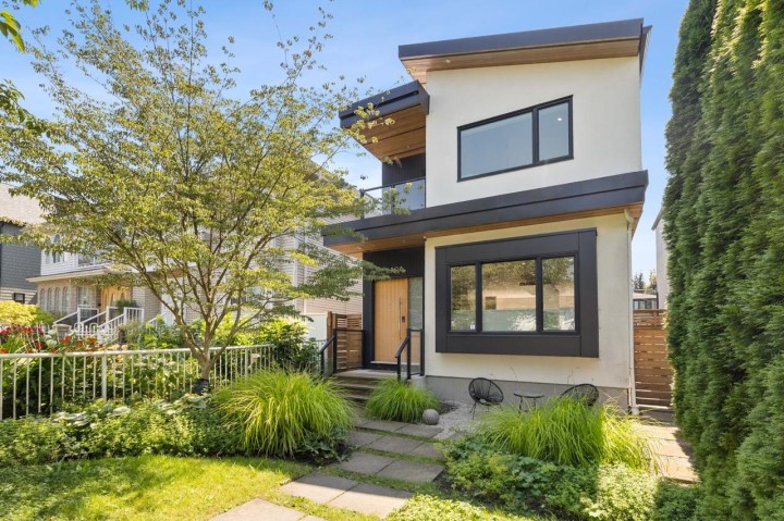 Photo 1 at 506 E 18th Avenue, Fraser VE, Vancouver East