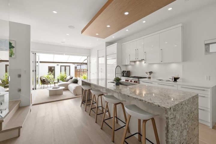 Photo 9 at 506 E 18th Avenue, Fraser VE, Vancouver East
