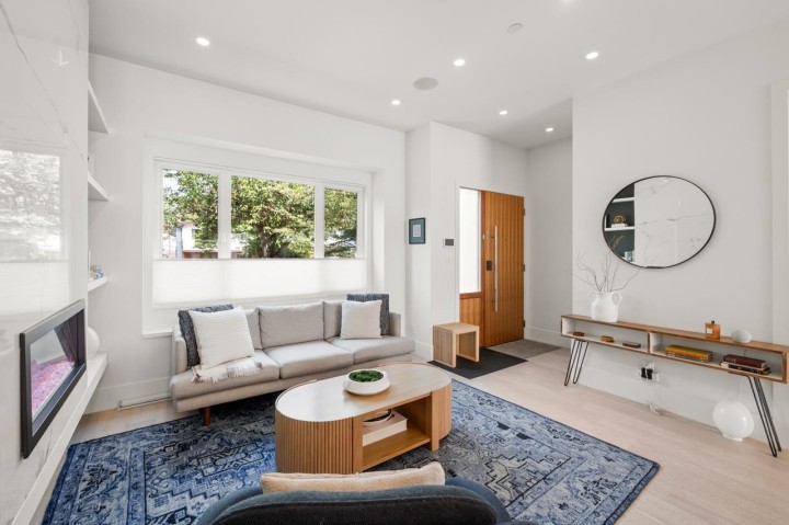 Photo 4 at 506 E 18th Avenue, Fraser VE, Vancouver East