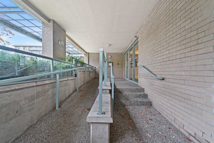 Photo 27 at 302 - 5818 Lincoln Street, Killarney VE, Vancouver East