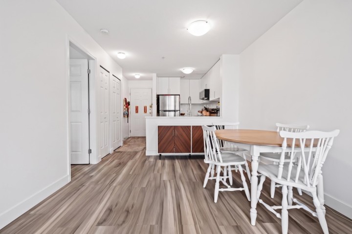 Photo 2 at 302 - 5818 Lincoln Street, Killarney VE, Vancouver East