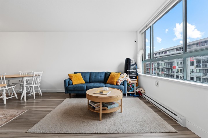 Photo 6 at 302 - 5818 Lincoln Street, Killarney VE, Vancouver East