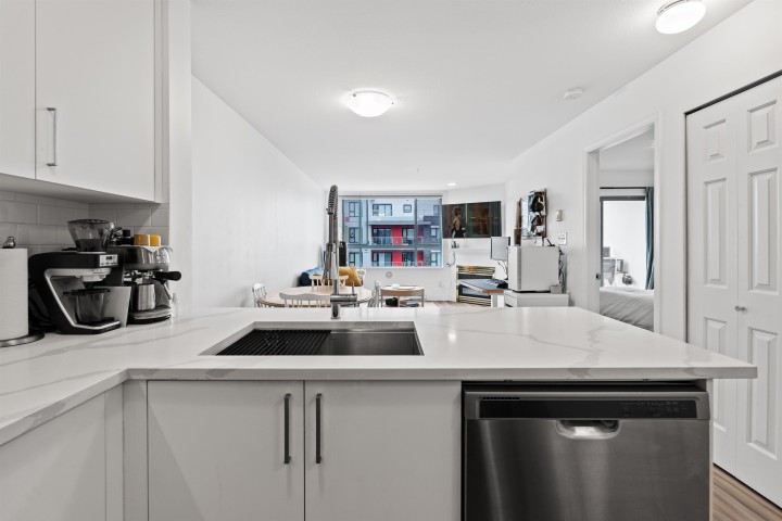 Photo 16 at 302 - 5818 Lincoln Street, Killarney VE, Vancouver East