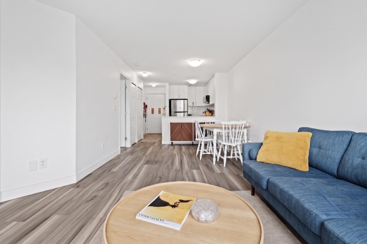 Photo 1 at 302 - 5818 Lincoln Street, Killarney VE, Vancouver East